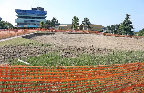 Ob izolski bolnišnici pripravljajo gradbišče za gradnjo heliporta, ki 
naj bi ga končali  marca prihodnje leto.