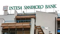 Sedež banke ostaja v Kopru, banka pa osrednje stavbe tudi po 
selitvi dela dejavnosti in 80 zaposlenih v Ljubljano ne namerava 
prodati.