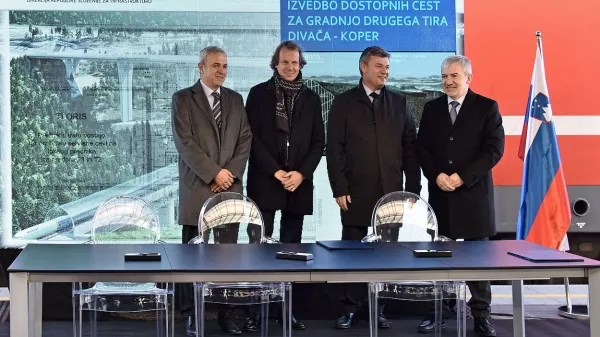 Direktor Euroasfalta Hamed Ramić, direktor Kolektor CPG Kristjan Mugerli, minister za infrastrukturo Peter 
Gašperšič in direktor direkcije za infrastrukturo Damir Topolko so decembra lani podpisali pogodbo za gradnjo 
dostopnih cest na trasi drugega tira. 



