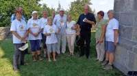 Tako so romarji ob cerkvi postavili skrinjico z žigom sv. Jakoba.