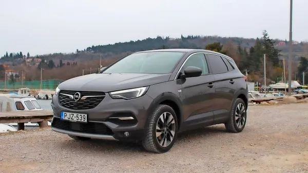 Grandland je “francoz” v nemški koži.