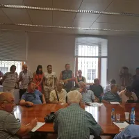 Soba v  pritličju občinske  stavbe  je bila včeraj pretesna za vse udeležence dražbe nepremičnin. 