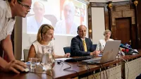 Novinarska konferenca Nacionalnega inštituta za otroške srčne bolezni (NIOSB  ) - prva z desne predsednica sekcije za prirojene srčne 
napake pri Društvu za zdravje Petra Aleš, ob njej  v.d. direktorja NIOSB Brane Dobnikar.