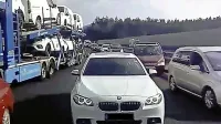 Voznik romunskega avta se je skoraj “prilepil” za postojnskega  
rešilca in hinavsko ter brezvestno za njim prehiteval koloni.