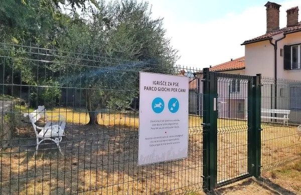 Novo piransko pasje igirišče na Pusterli, pod piransko cerkvijo, v 
smeri  proti Punti. 