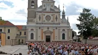 Brezje na leto obišče že po 300.000 romarjev. Deloma gre to pripisati siceršnjemu visokemu turističnemu 
obisku Slovenije, deloma pa izboljšani spremljevalni ponudbi. Zlasti atraktiven je novi muzej jaslic. 

