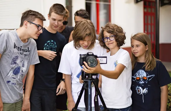 Na taboru ustvarja 30 mladih filmskih navdušencev.