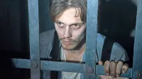 Bill Skarsgård je leta 2017 upodobil ubijalskega klovna Stephena Kinga, letos pa ima 
že osrednjo vlogo v najnovejši televizijski predelavi mojstra grozljivk Castle Rock.

