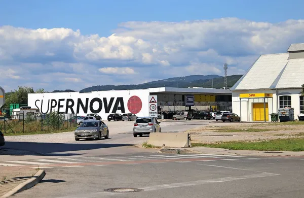 Neugleden, neurejen, deloma makadamski dovoz do nakupovalnega središča bodo zaprli, pravi župan. 