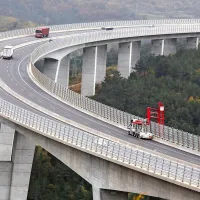 Viadukt Črni Kal je v Sloveniji največji in najdaljši.