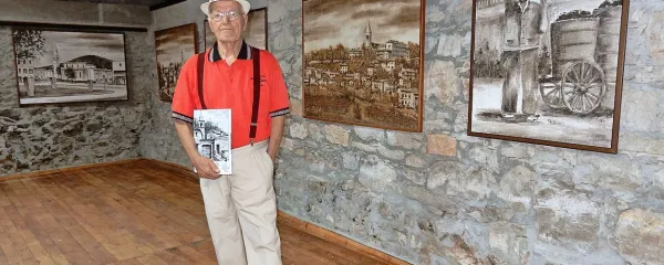 V novi galeriji je dobilo domovanje dvanajst zemljenk - slik velikega formata, za vseh dvanajst krajevnih skupnosti v občini.

