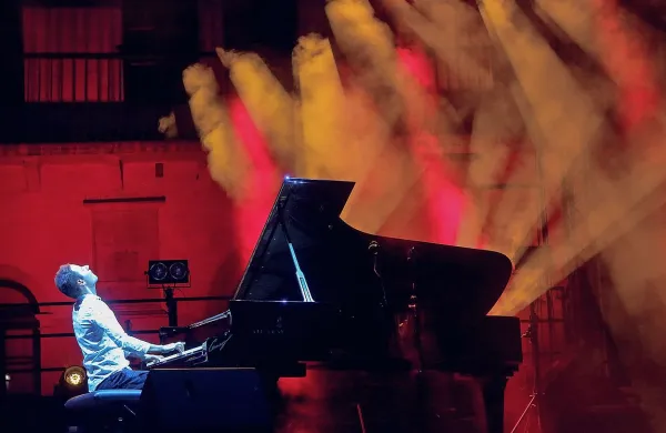 26-letni madžarski pianist je navdušil tudi v Kopru