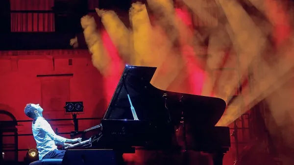 26-letni madžarski pianist je navdušil tudi v Kopru