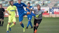 Vratar in kapetan Kopra Igor Nenezić je pred nogometaši Primorja 
(v modrih dresih) ohranil mrežo nedotaknjeno. 