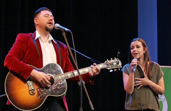 Koncert Gala in Severe Gjurin bo zadnji v nizu sedmih glasbenih 
večerov festivala Poletje z biseri.