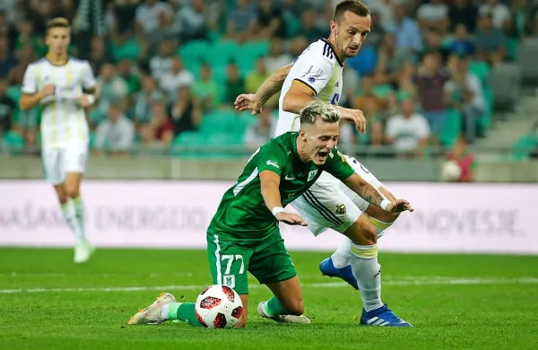 Mariborčani (v svetlih dresih) so v derbiju Olimpijo nadigrali s 
3:0.