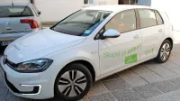 Vozilo za prevoze je zagotovila občina, nekaj pomeni tudi to, da je  
na električni pogon.  