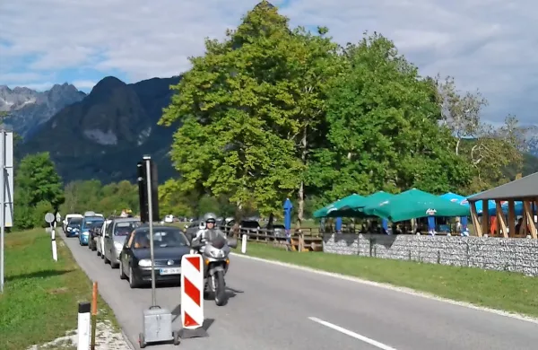 Zastoji so moteči, toda pri   urejanju toplovoda izvajalce in posledično občino preganjajo dogovorjeni roki.