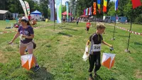S pomočjo kompasa in kart čim hitreje skozi kontrolne točke, je 
bistvo orientacije v različnih disciplinah in kategorijah. 