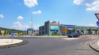 Obrtna cona Srmin se je razvila v živahno podjetniško točko, a tja 
ni mogoče priti z avtobusom.