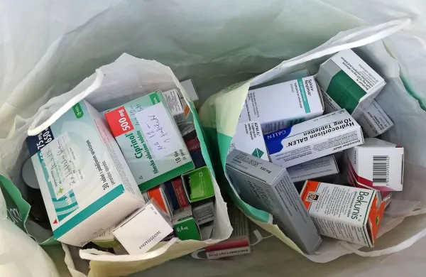 Na stotine kilogramov starih in neuporabnih zdravil vsako leto 
zbere vsaka slovenska lekarna.    