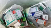 Na stotine kilogramov starih in neuporabnih zdravil vsako leto 
zbere vsaka slovenska lekarna.    