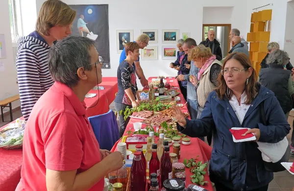 Drnulje ali drnjule, kot jim pravijo domačini, so zdrav in okusen 
sadež.  