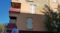 Direktor koprskega javnega stanovanjskega sklada Goran Malenić zagotavlja, da bodo pročelje 
popravili čim prej in medtem pregledali še fasade na drugih bližnjih objektih, ki so  v njihovi lasti.