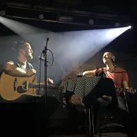 Na prvem izvenabonmajskem koncertu 4. oktobra bosta nastopila Matevž Šalehar - Hamo in Rudi Bučar (desno).
