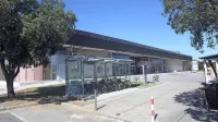 Obnova železniške postaje bo med drugim vključevala preureditev 
postajnega poslopja in  ureditev povezave do avtobusne postaje.
