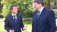 Srečko Kenda (z Igorjem Bavčarjem na fotografiji iz leta 2006). Na 
današnjem sojenju je dejal, da je predsednik uprave Istrabenza 
pogodbe smel podpisovati sam, on kot član uprave pa jih brez 
Bavčarjevega sopodpisa ne bi mogel.  