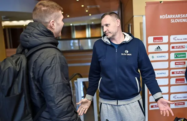 Slovenski selektor Rado Trifunović (desno) v pogovoru z Edom 
Murićem.