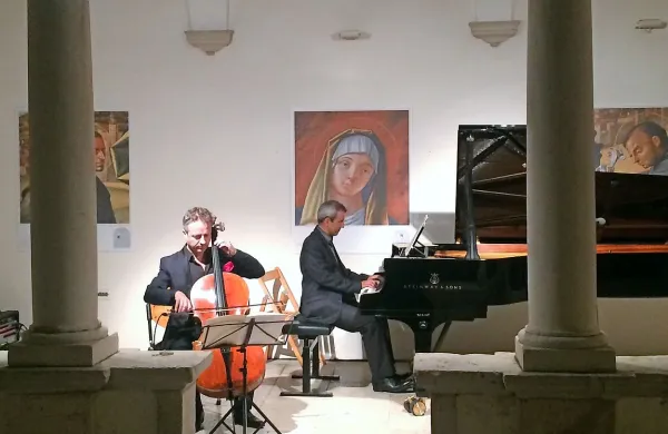 Izjemen duet violončelista Marca Coppeyja in pianista Frédérica 
Lagard