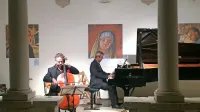 Izjemen duet violončelista Marca Coppeyja in pianista Frédérica 
Lagard