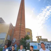 Nov in star obraz, pa še stric iz ozadja