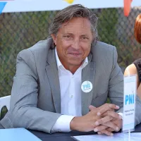 Nov in star obraz, pa še stric iz ozadja