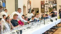 Novinarji in vinski kritiki iz vsega sveta v Brdih na pokušini rebule