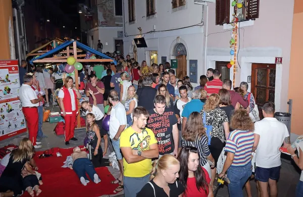 Oživela ulica: igriv prostor srečevanja domačinov
