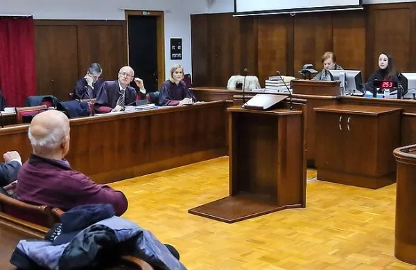 Po lanskem odstopu  ene od sodnic porotnic v primeru Kopališče je 
primer kmalu zastaral.
