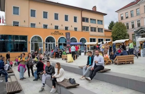 Dogodek Po-stoj-na živi ulici (na fotografiji lanski utrip) bo tudi 
letos oživil središče mesta.