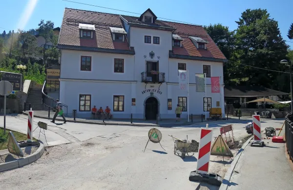 Turistični rudnik se je ob zapori keltike to poletje soočal še z 
zaporo ceste na lastnem pragu, a vsaj ta je zdaj obnovljena.