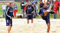 Luis Figo (z žogo) je bil na začetku tisočletja eden od zvezdnikov 
galaktičnega Reala. 