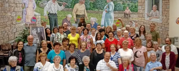Praznovanja s stoletnico se je v Novi vasi  udeležilo 80 sorodnikov, 
prijateljev, vaščanov.   