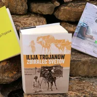 V slovenščini sta poleg obsežnega romana Zbiralec svetov, temeljnega v pisateljevem opusu, na voljo še dve knjigi 
Ilije Trojanowa: krajši roman Tajanje in družbenokritičen esej Odvečni človek. 