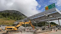 Krajani pred zaporo zahtevajo obnovo stare ceste