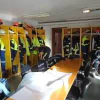 Ob 20. obletnici otvoritve gasilskega doma si člani PGD Košana želijo novo opremo, prenovo pa bo spet kmalu potreboval tudi dom. 