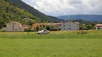 Z gradnjo varovalnega nasipa tik za naseljem Vipava bi po mnenju 
stroke rešili poplavno ogroženost tega dela kraja.