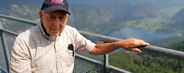 Vse je hotel videti, poskusiti, doživeti, sta bili nad vnemo strica Franka, da se naužije 
Slovenije, osupli in navdušeni njegova nečakinja Allison in svakinja Agnes.

