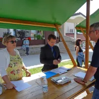  Predstavnika hotela in casinoja Admiral sta poskušala najti 
natakarje, kuharje in kuharske pomočnike. 