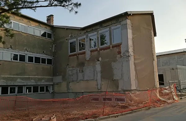 Občina išče novega izvajalca za dokončanje  energetske sanacije in 
prenove  stavbe bodoče glasbene šole.